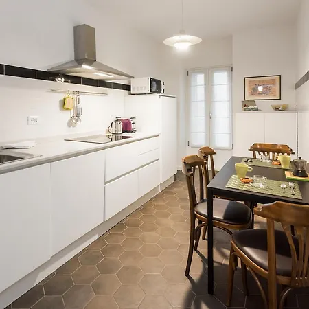 Isolo Holiday Apartment *
