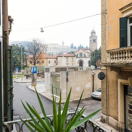 Isolo Holiday Apartment *